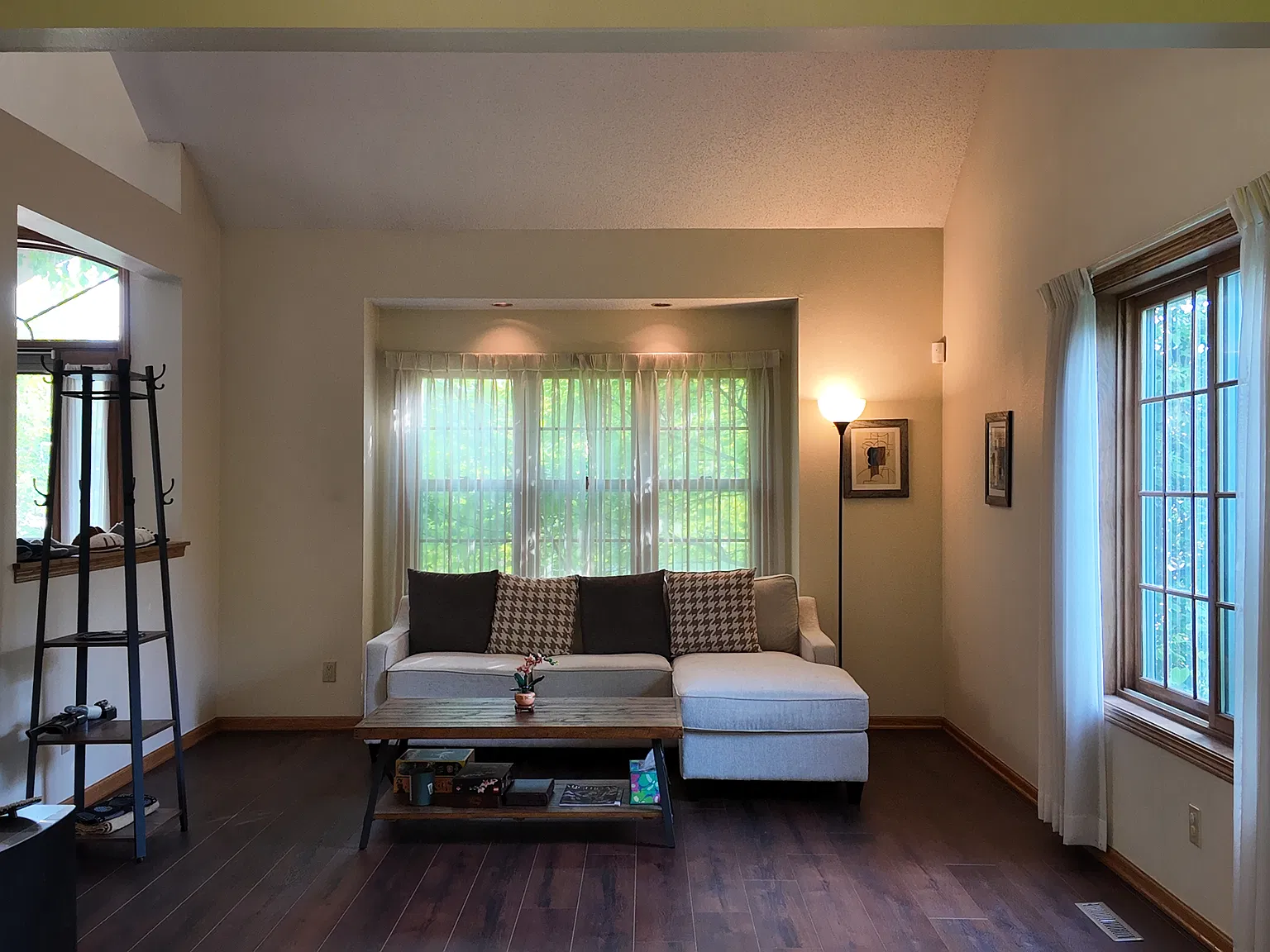 3 bed, 2.5 bath, 2370 sqft, $2,450 — Photo 3