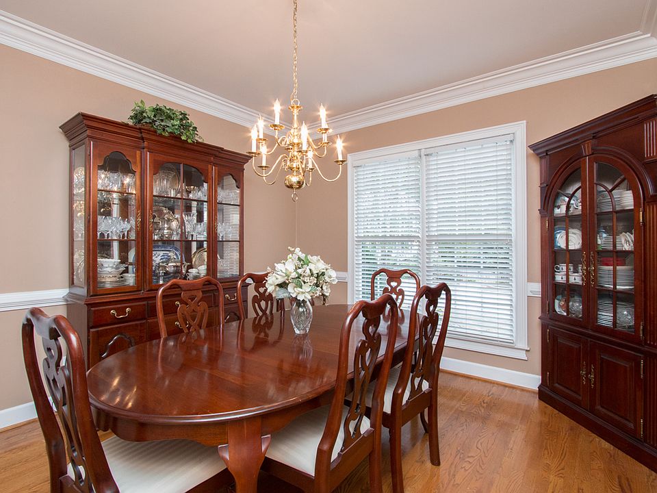 1st image of 825 Forest Oak Dr