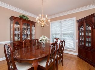 825 Forest Oak Dr, Lawrenceville, GA 30044