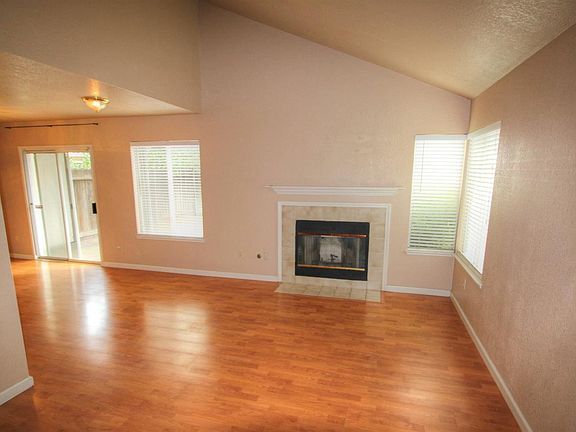 4th image of 220 Touchstone Pl