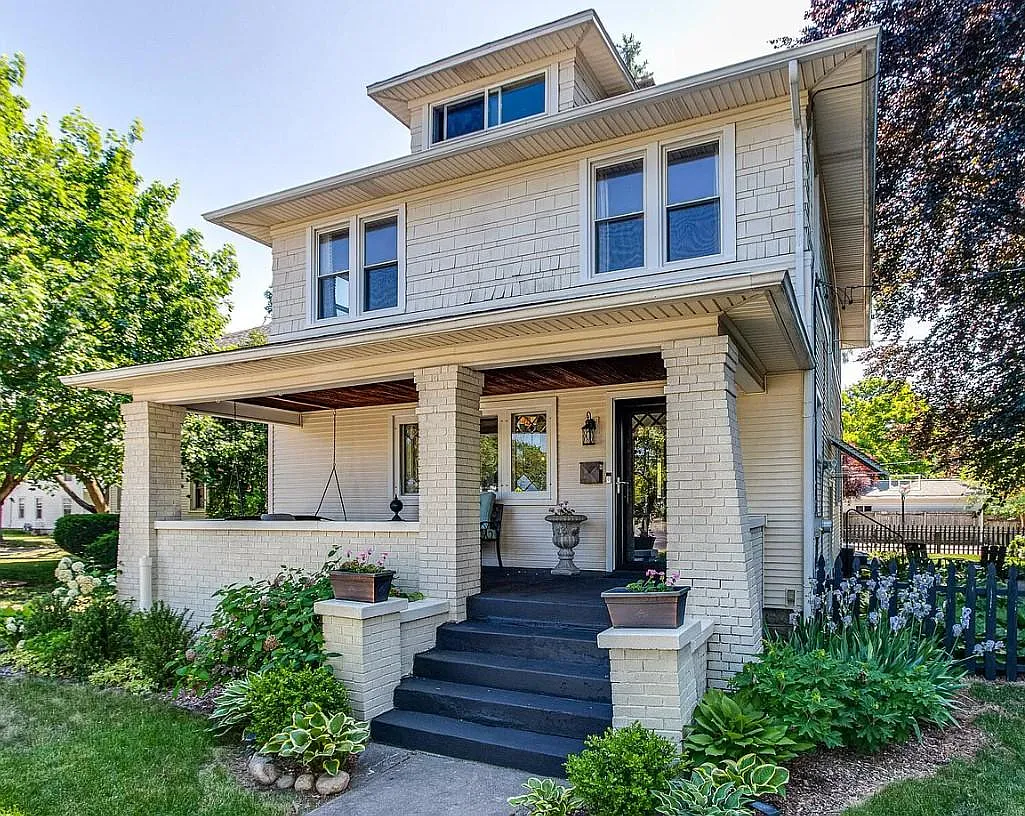 756 Stocking Ave NW — Photo 1