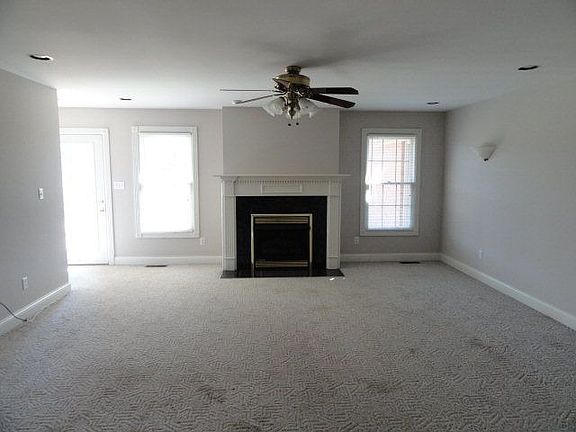 5th image of 3021 Woodfield Cir