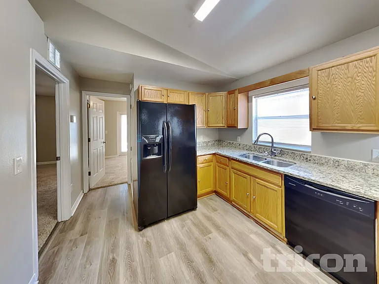 4409 Venice Dr — Photo 5