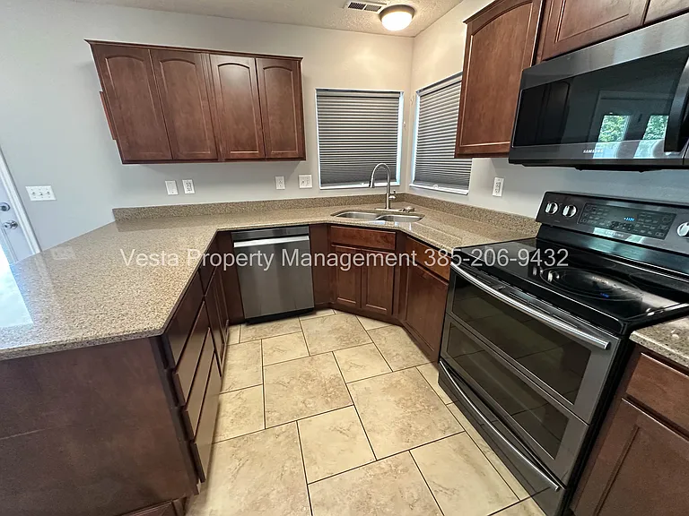 1293 W 570 N — Photo 4