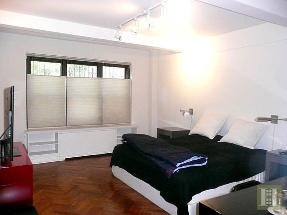 4th image of 177 E 77th St APT 10D
