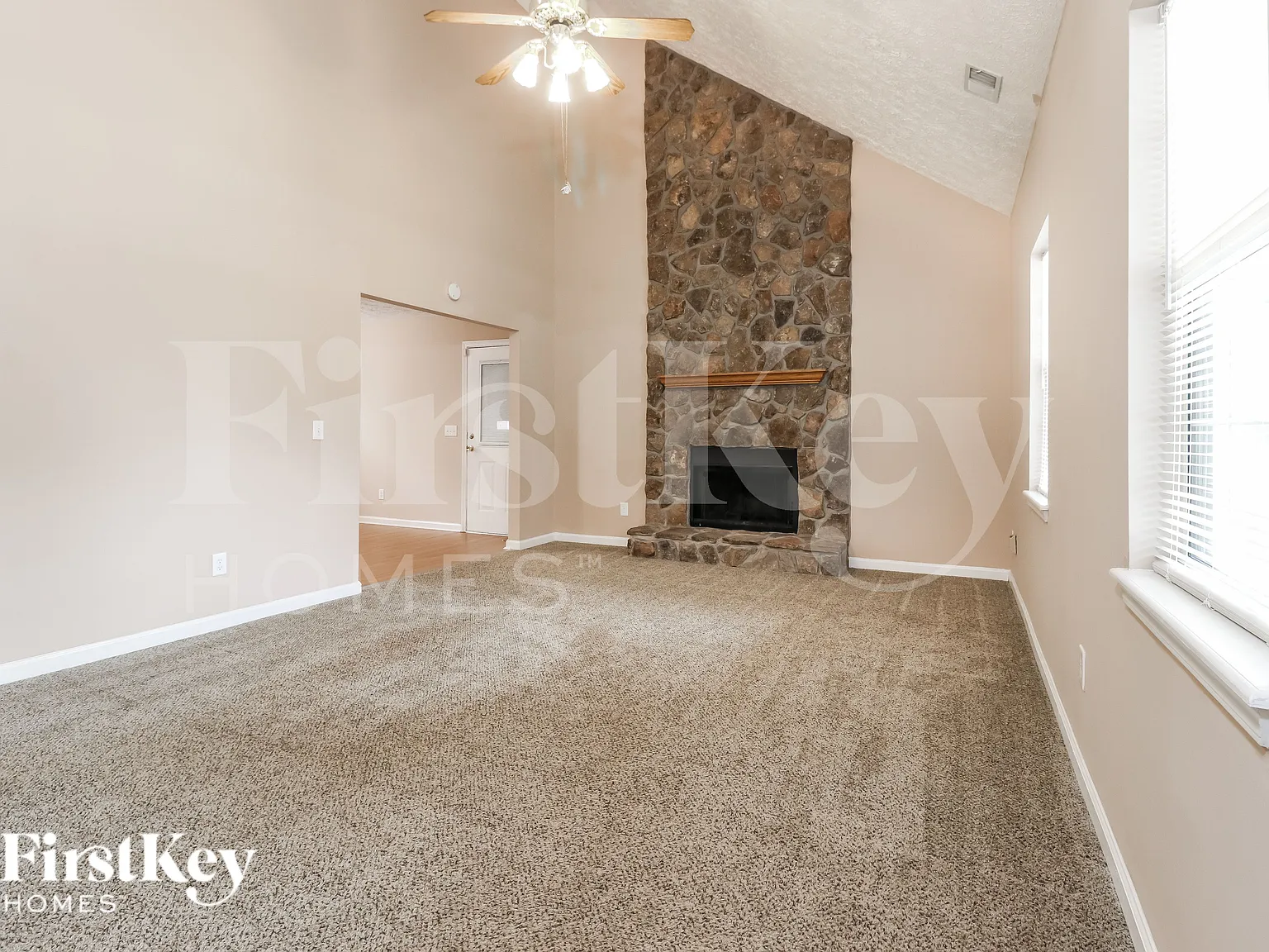 3 bed, 2.0 bath, 1584 sqft, $2,185 — Photo 2