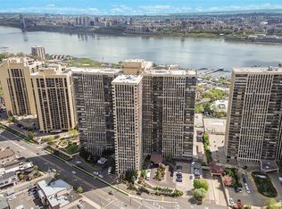 300 Winston Dr #L1, Cliffside Park, NJ 07010