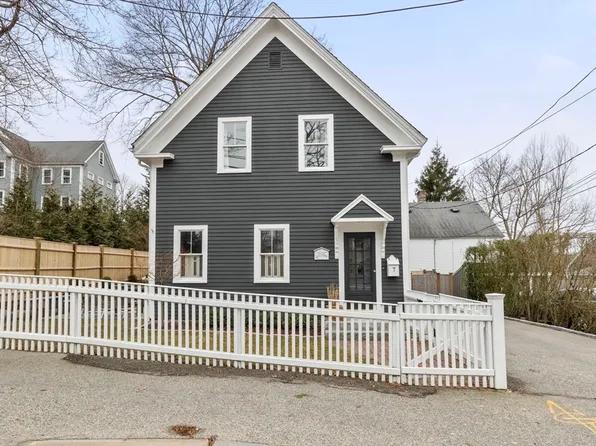7 Hersey St, Hingham, MA 02043