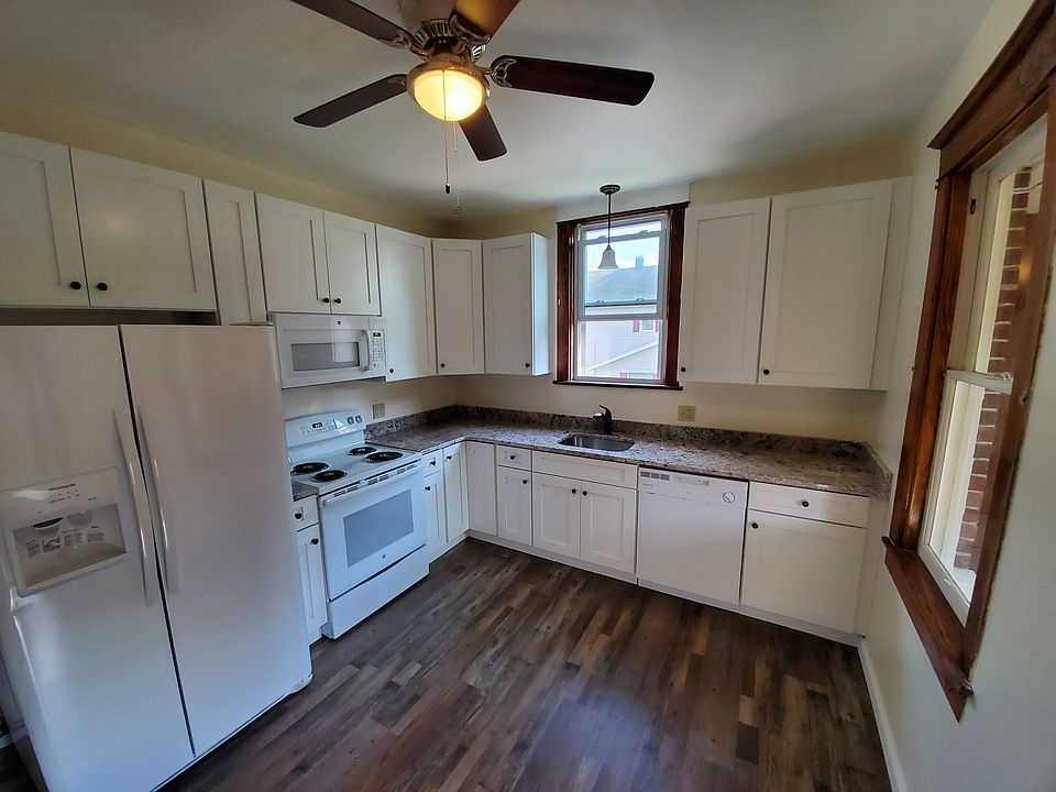 2nd image of 118 S Pine St