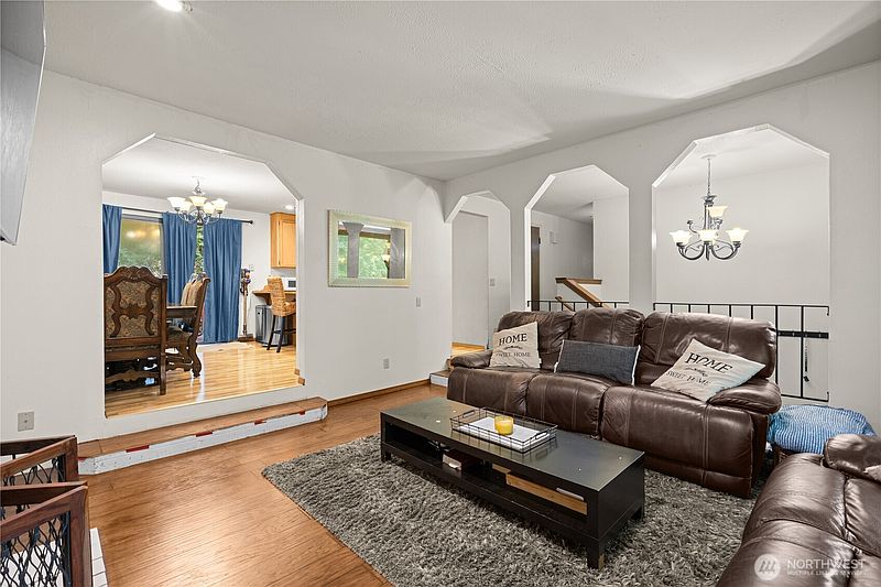 5th image of 17909 230th Avenue NE