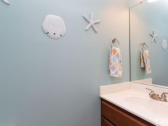 3rd image of 408 Broadmoor Way