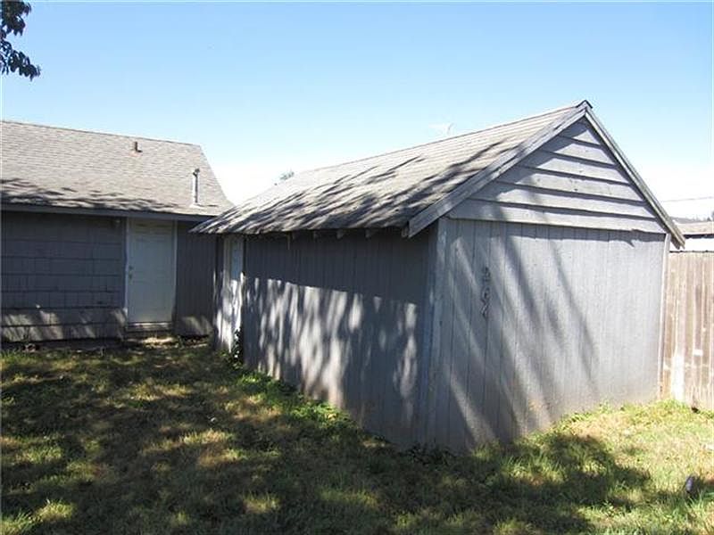 2nd image of 264 18th Ave