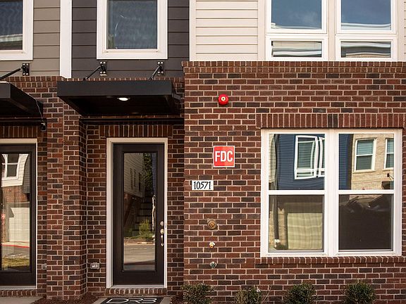 3rd image of 10571 Red Oak St