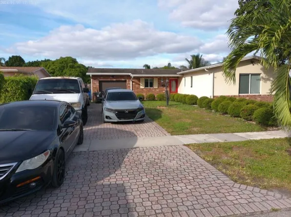 6561 SW 9th Place, North Lauderdale, FL 33068