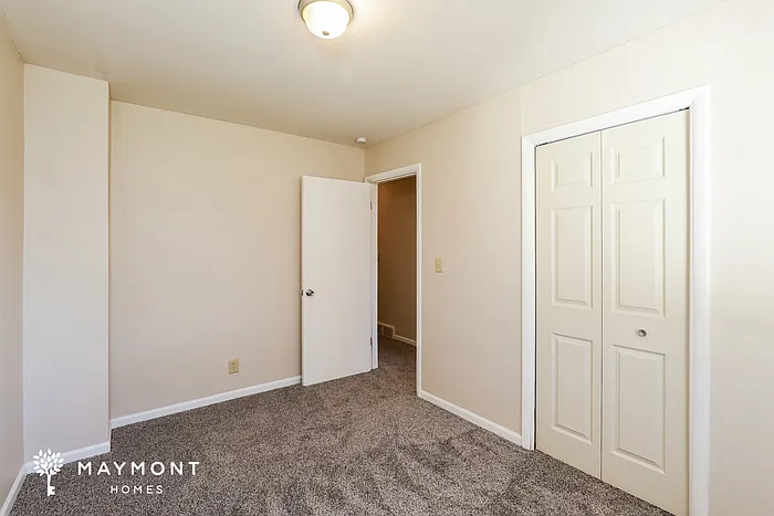4704 Kensington Ave — Photo 12