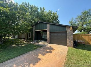 722 W Commercial St, Broken Arrow, OK 74012