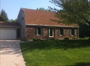 8 Kenfield Cir, Bloomington, IL 61704