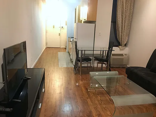 Rented by Avenues Real Estate | media 30