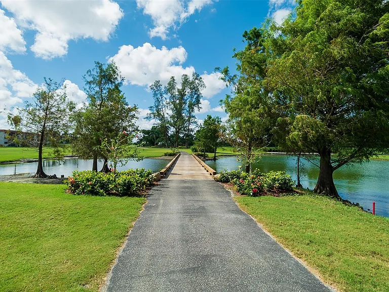 9523 S Hollybrook Lake Dr #107 — Photo 26