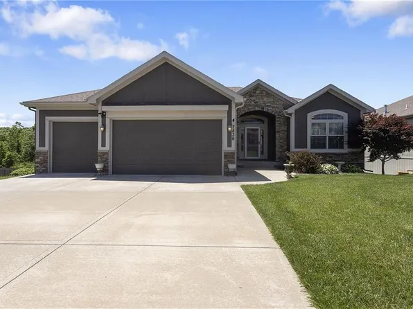 7836 N Walrond Ave, Kansas City, MO 64119