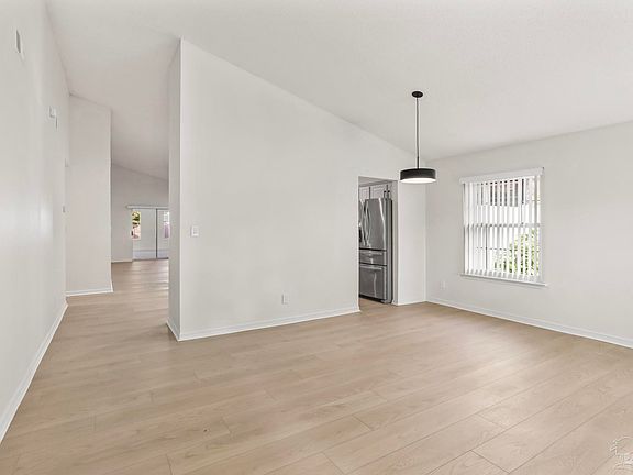 5th image of 857 Ladner Dr