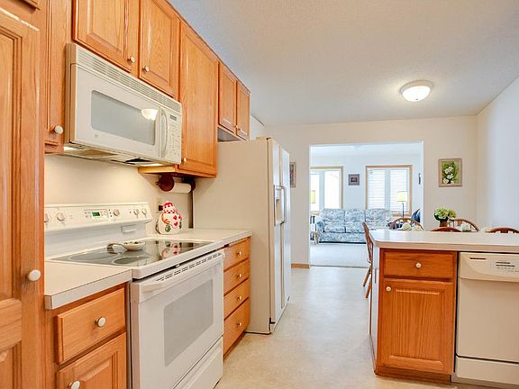 2nd image of 3645 Zinnia Ln N