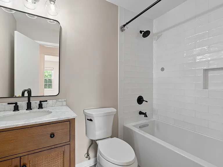 8045 Sabre Dr — Photo 26
