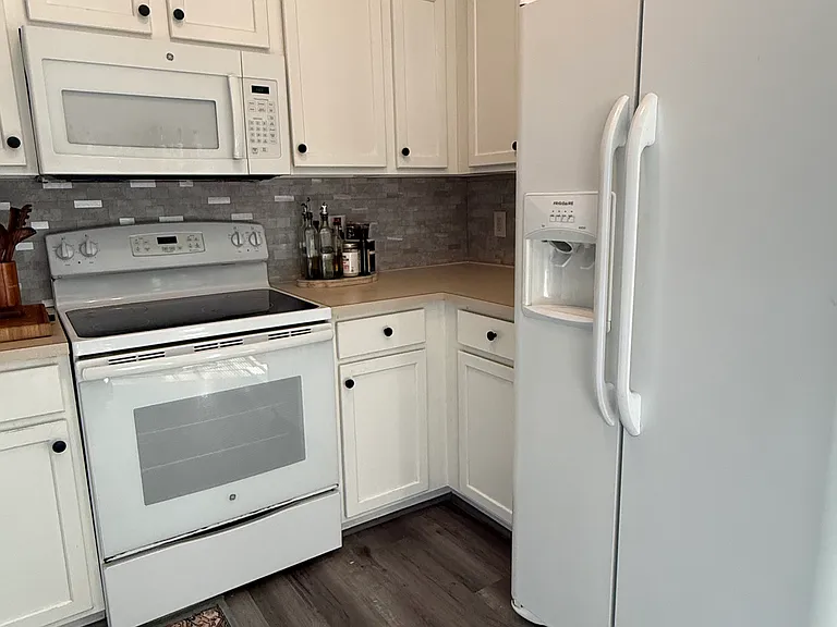 8850 Gerren Ct — Photo 9