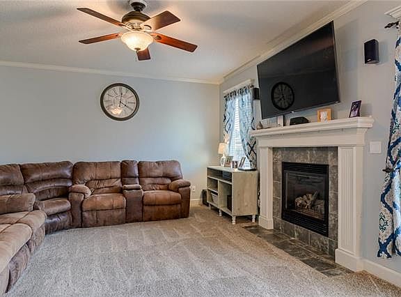 3rd image of 808 NW Poplar Ct