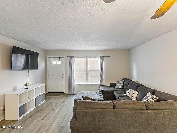 5th image of 4955 KNIGHTSBRIDGE Circle N