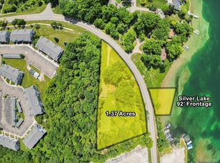 3382 W Silver Lake Rd, Fenton, MI 48430