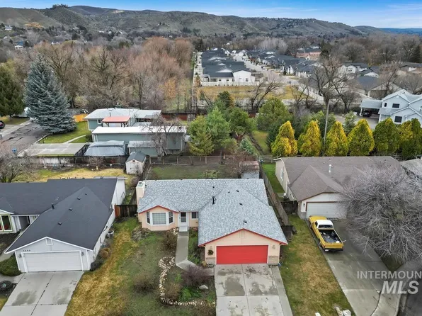5868 N Glenborough Pl, Boise, ID 83714