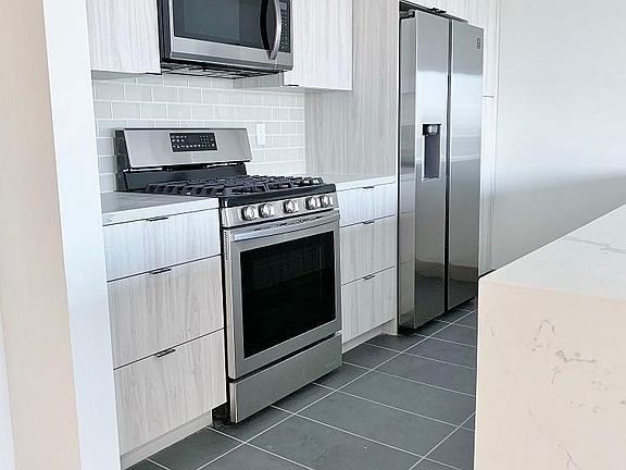4th image of 1550 Brockton Ave #401