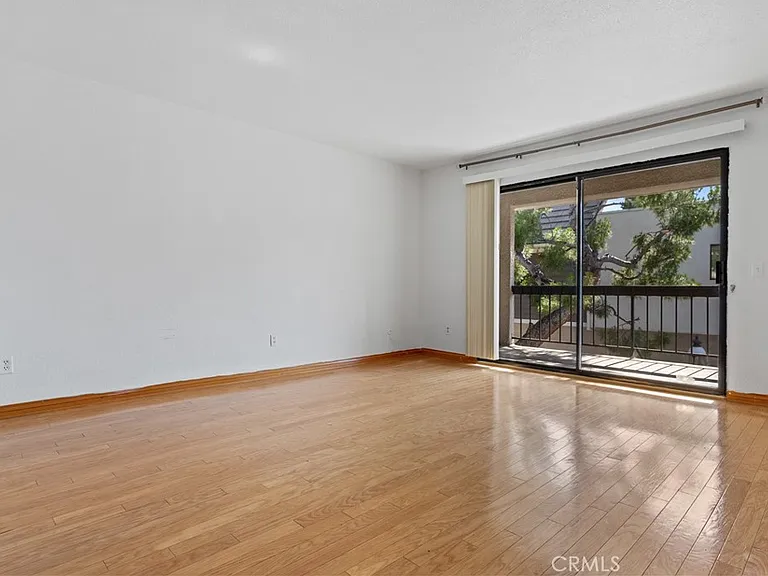 10201 Mason Ave — Photo 11