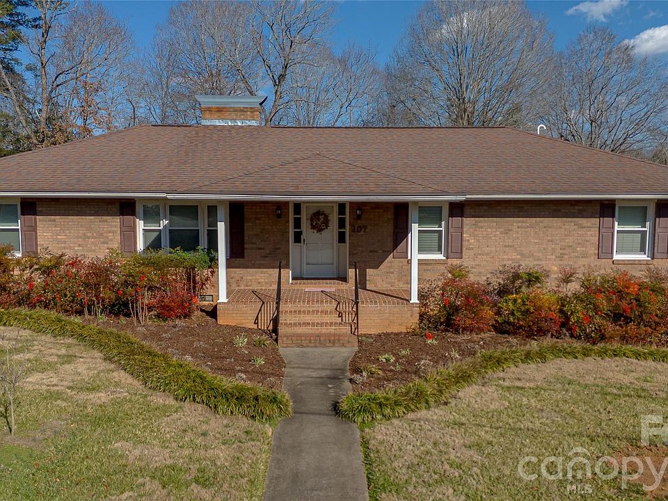 1st image of 207 Woodlawn Dr
