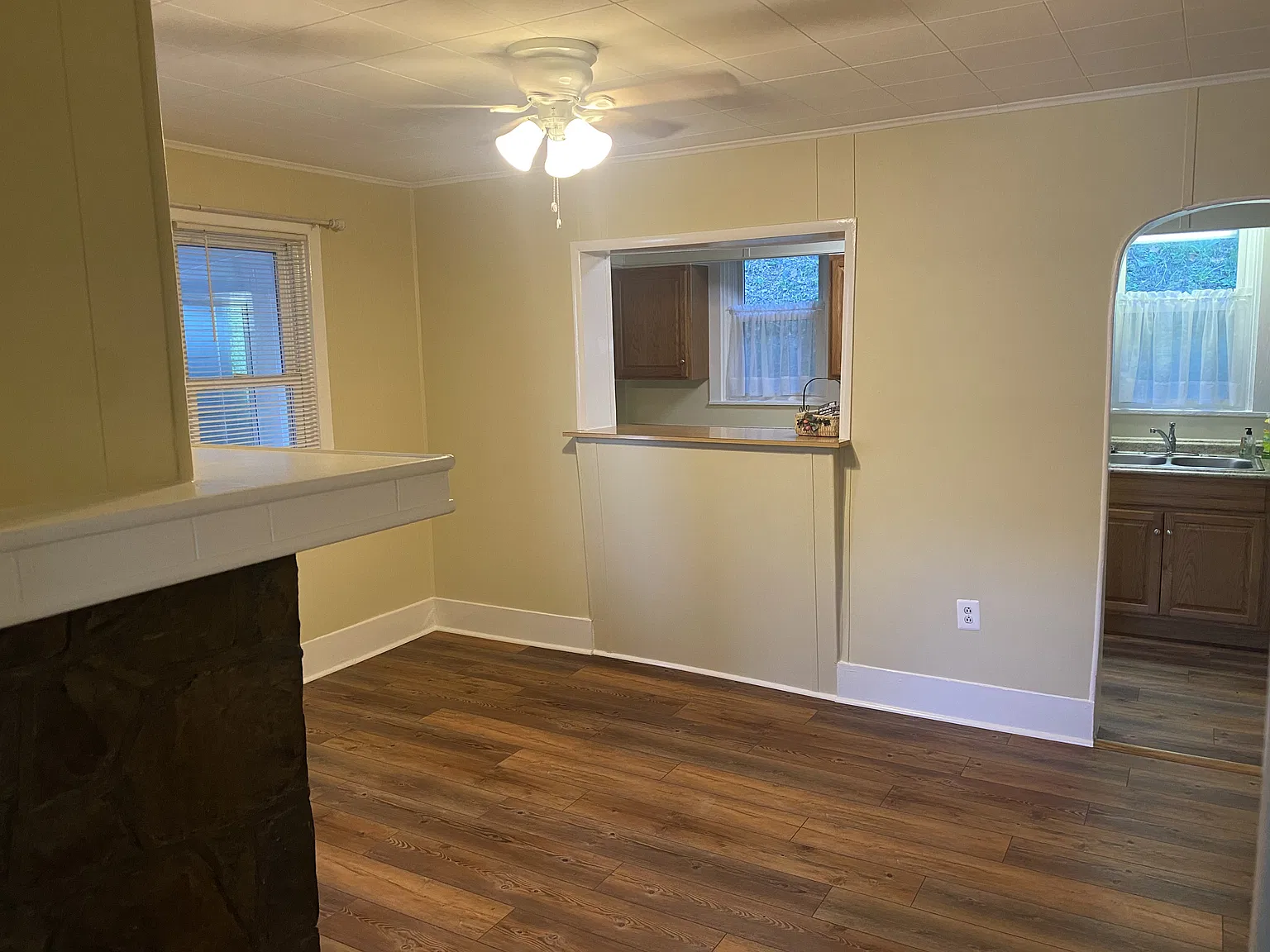 3 bed, 1000 sqft, $1,600 — Photo 4