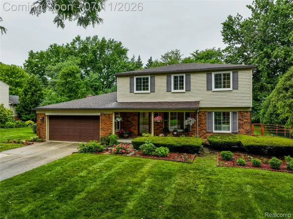 2032 Kristin Dr, Troy, MI 48084