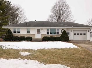 31922 Olde Castle Rd, Dyersville, IA 52040