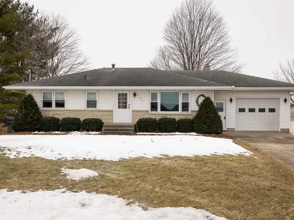 31922 Olde Castle Rd, Dyersville, IA 52040