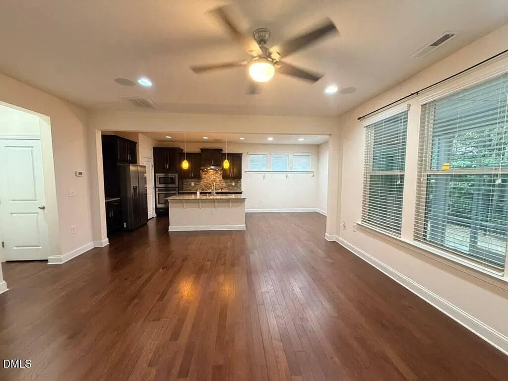 4 bed, 2.5 bath, 2100 sqft, $2,395 — Photo 4