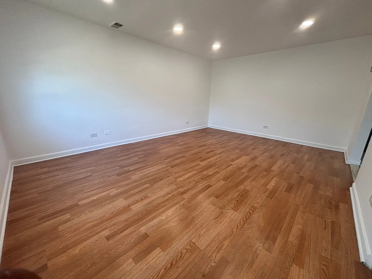 3 bed, 1.0 bath, 1175 sqft, $1,575 — Photo 3