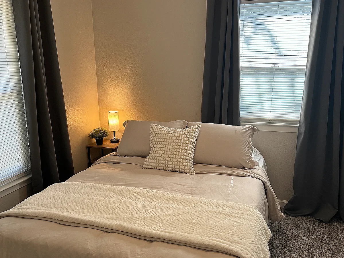 2 bed, 1.5 bath, 735 sqft, $3,000 — Photo 2