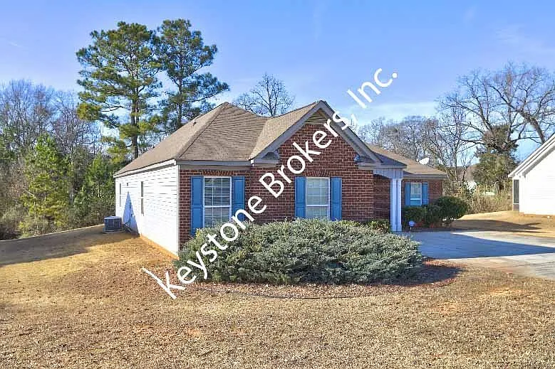 3 bed, 2.0 bath, 2055 sqft, $1,899 — Photo 2