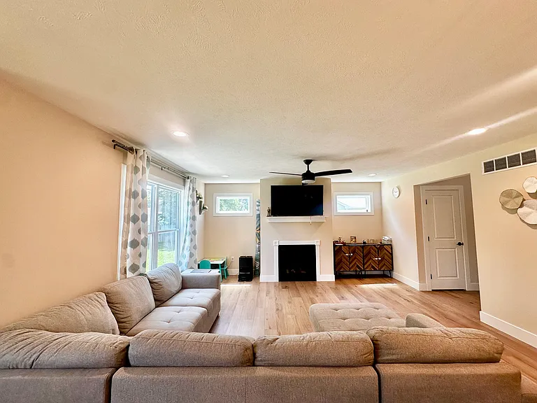 300 Waterwheel Dr — Photo 5