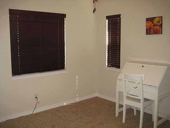 Guest bedroom w/ ceiling fan