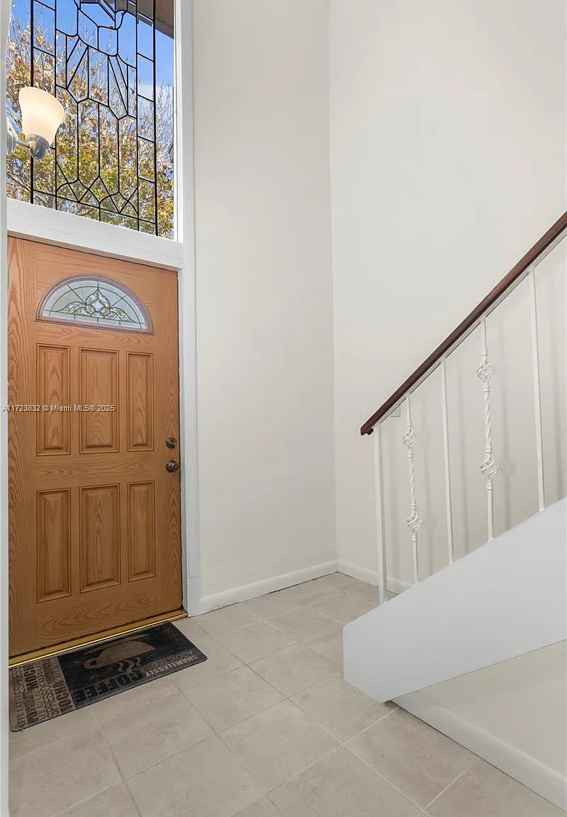 3 bed, 1471 sqft, $3,400 — Photo 2
