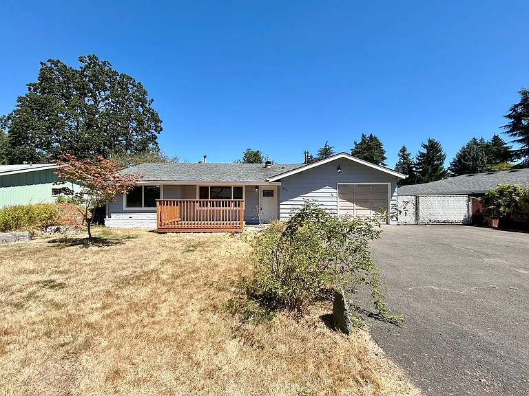 210 SW 142nd Ave — Photo 1