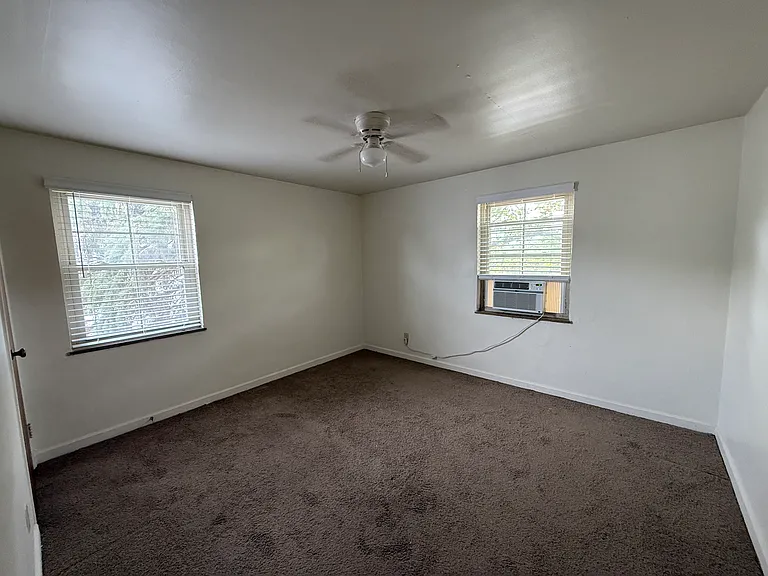 1060 Sells Ave — Photo 6