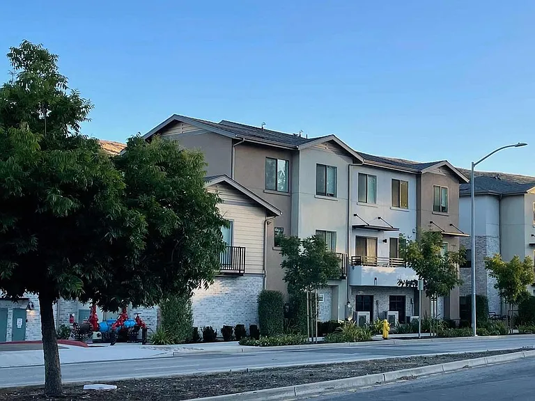 Twin Creeks Apartments — Photo 11
