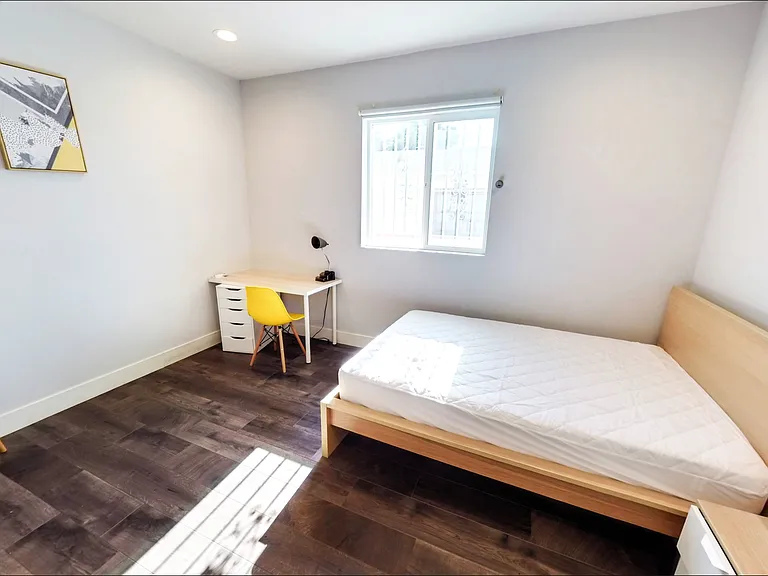 1451 W 36th Pl — Photo 17